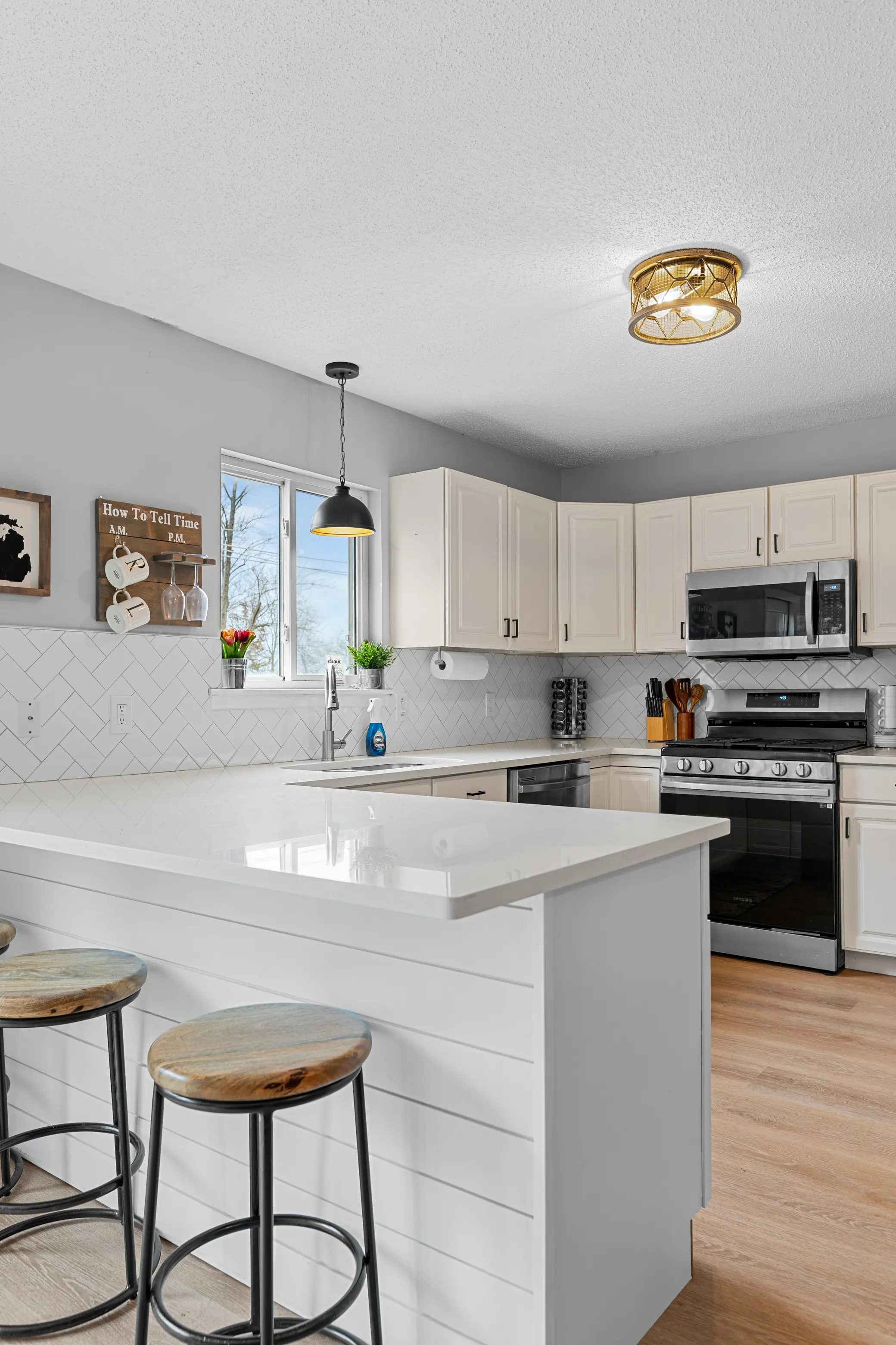 Apartment cleaning services near me, clean rental kitchen ready for Airbnb guests in Kent WA