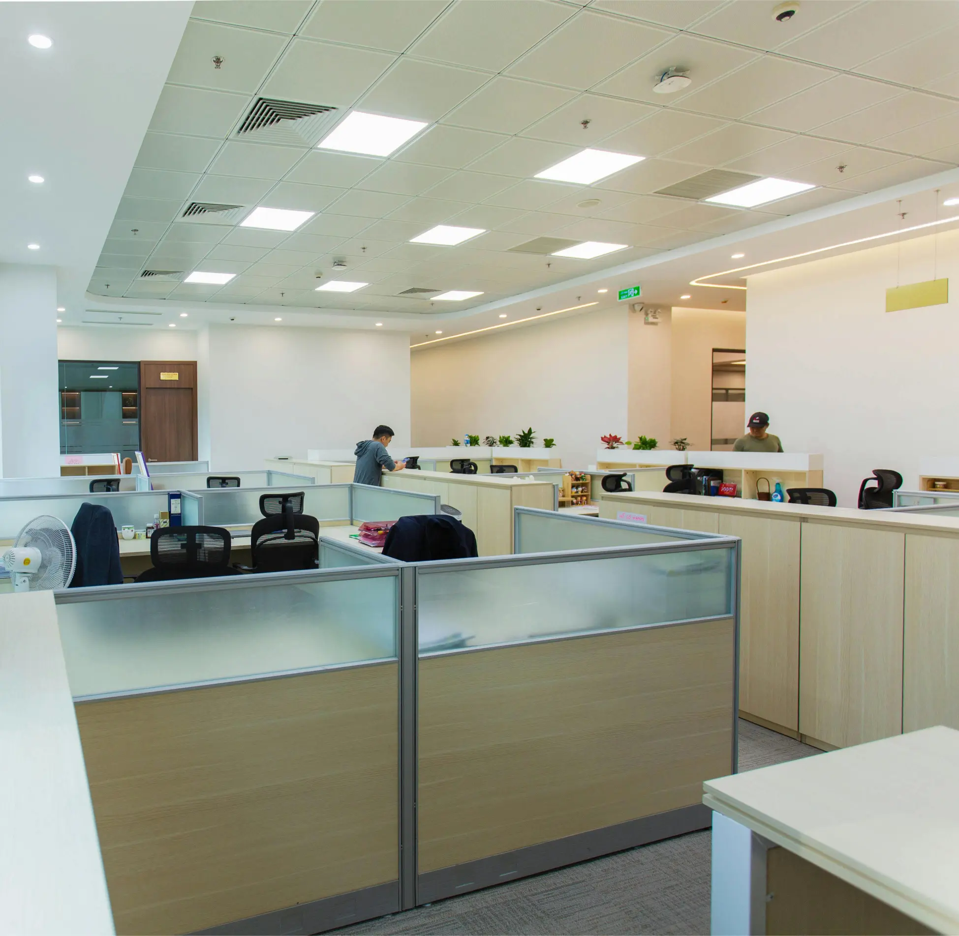 Janitorial services near me, spotless reception area and lobby in Kent WA business