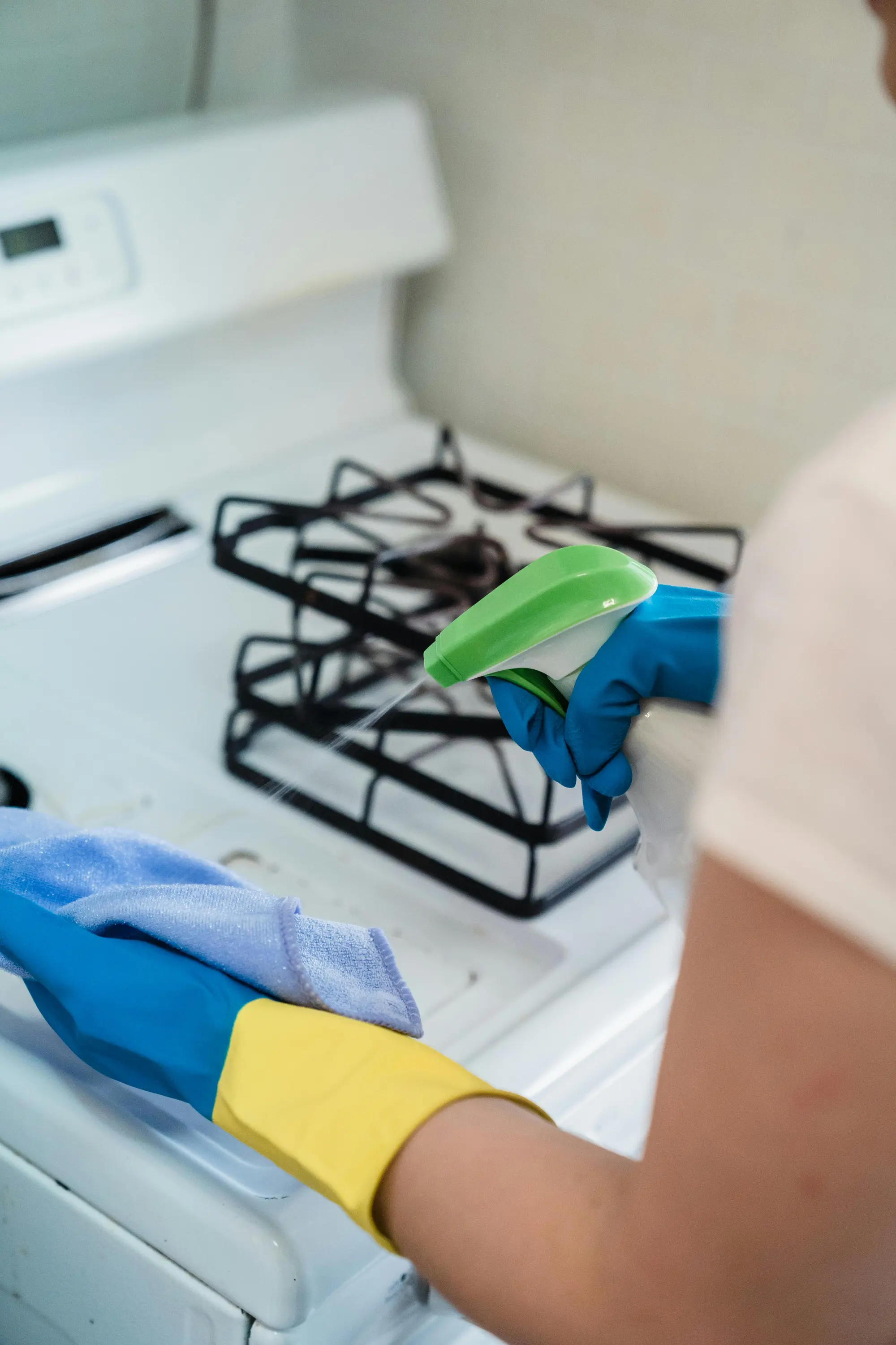 Professional home cleaning service, spotless kitchen in Kent WA home